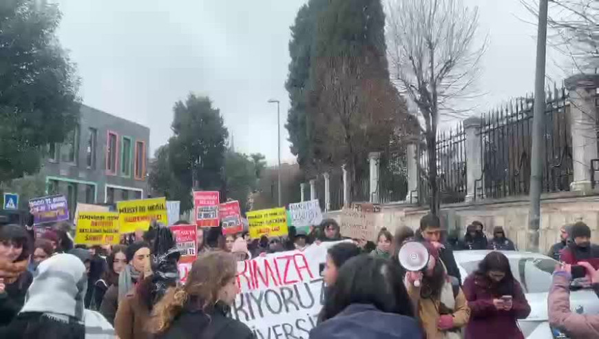 İstanbul Üniversitesi öğrencilerinden yemek zammı protestosu