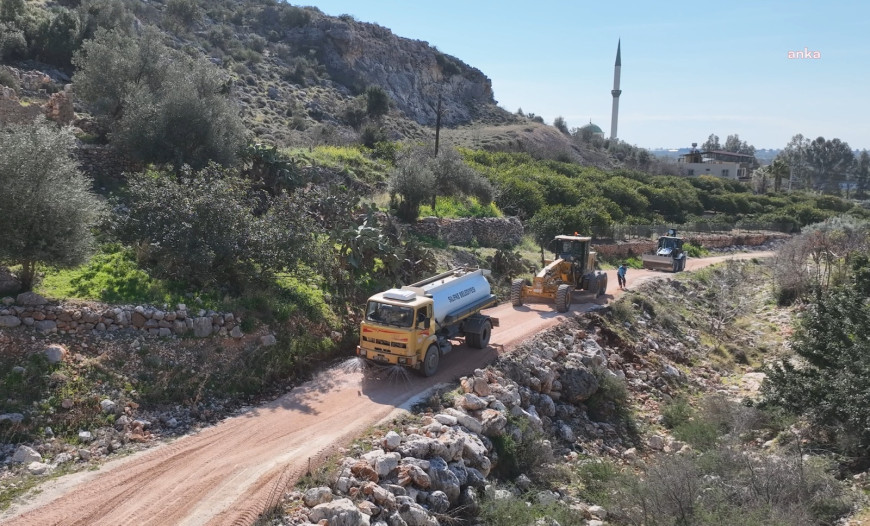 Silifke Belediyesi, yol bakım çalışmalarına Atayurt Mahallesi ile devam ediyor