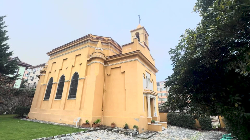 Depreme dayanıksız olduğu gerekçesiyle tahliyesi istenen Bursa Fransız Kilisesi’nde son kez ibadet yapıldı