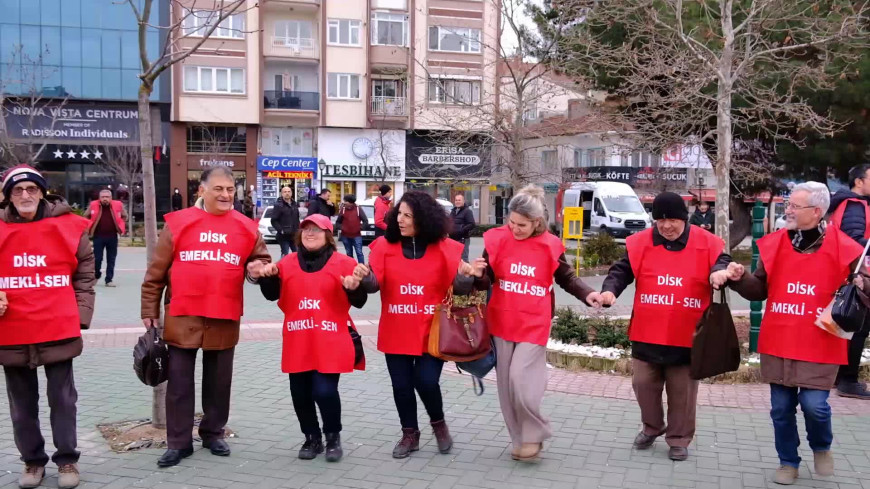 Eğitim İş'ten Eskişehir'de Cumhuriyet ve Emek Yürüyüşü: "Biz ne terörden ne teröristten medet ummayız, barış beklemeyiz"