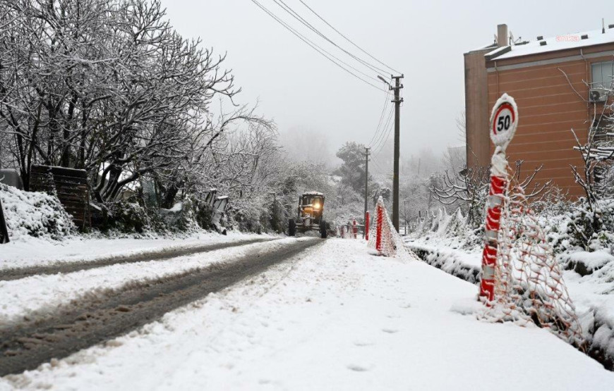 Karadeniz Ereğli Belediyesi, kar yağışı sonrası olumsuzluk yaşanmaması için çalışmalarını sürdürüyor