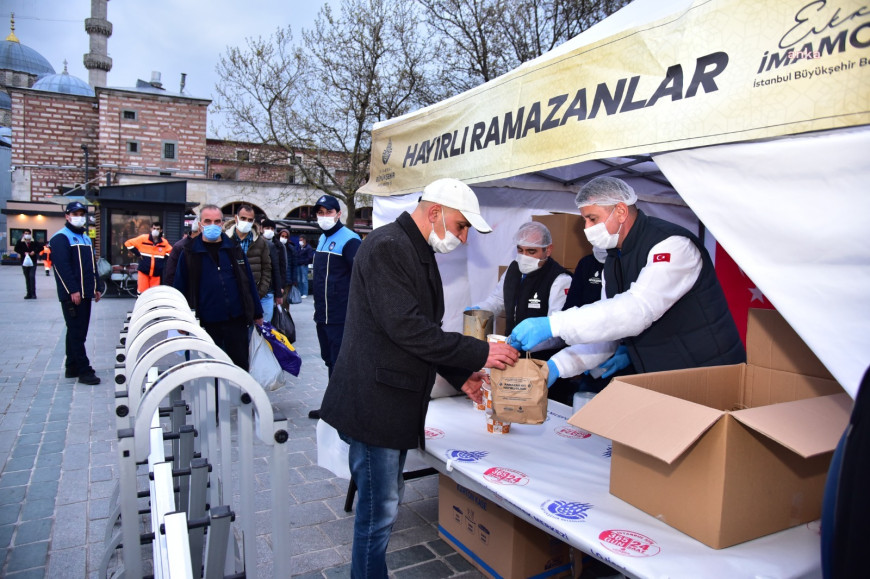 İBB'den Ramazan Dayanışması: İftar çadırlarında 217 bin kişiye sıcak yemek, Kent Lokantalarında 58 bin iftar verilecek