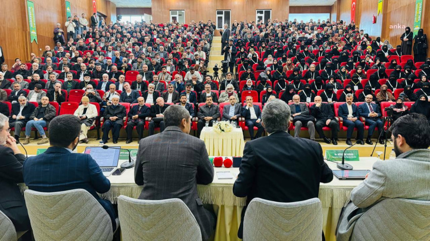 Diyarbakır’da düzenlenen “Kürt Meselesine İnsani Çözüm Çalıştayı” sonuç bildirgesi: “Anayasada Kürtlerin yokluğu değil varlığı güvence altına alınmalıdır”