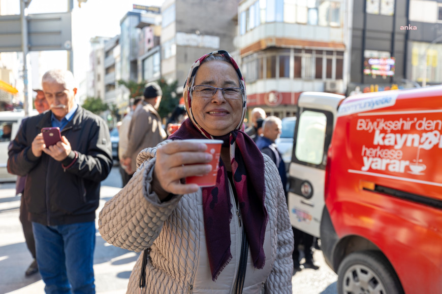 Mersin Büyükşehir Belediyesi kaynar ikramını haftanın 5 günü vatandaşlara ulaştırıyor 