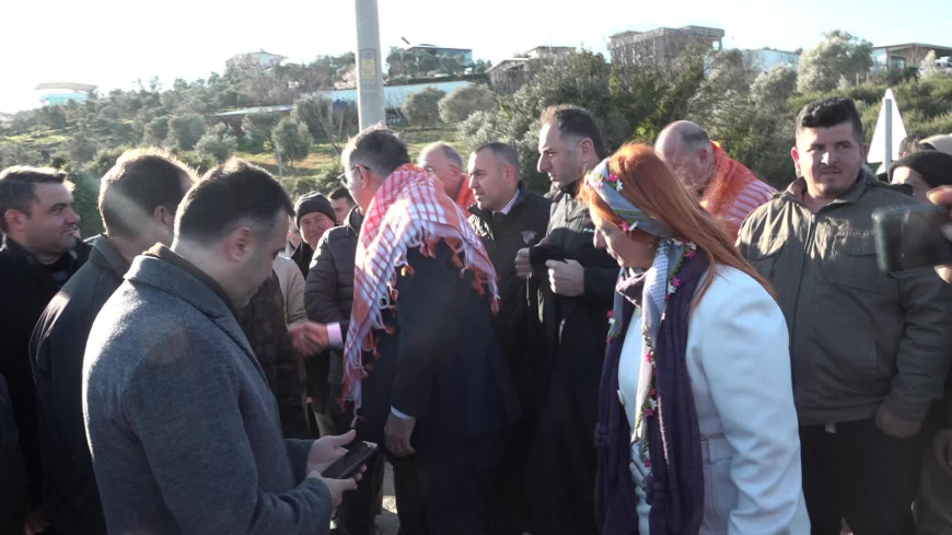 İzmir Büyükşehir Belediye Başkanı çiftçilere seslendi: “Baskılar vız gelir tırıs gider”