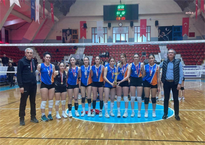 Genç Kadınlar Voleybol Takımı Adana şampiyonu oldu