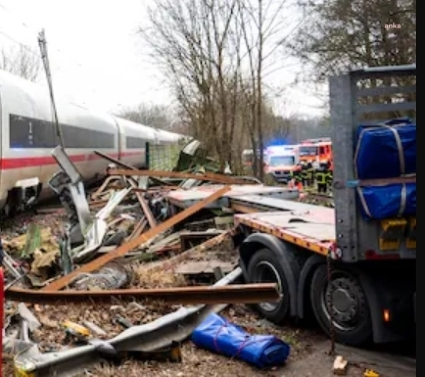 Hamburg’da hızlı tren (ICE) ile tır çarpıştı: 1 ölü, 25 yaralı