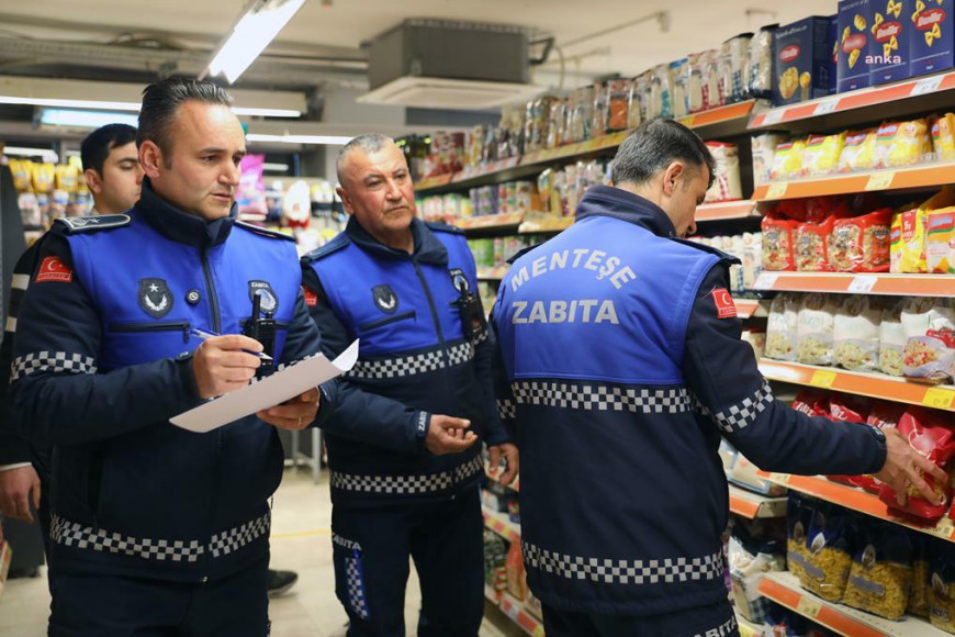 Menteşe Belediyesi zabıta ekiplerinden zincir marketlere denetim