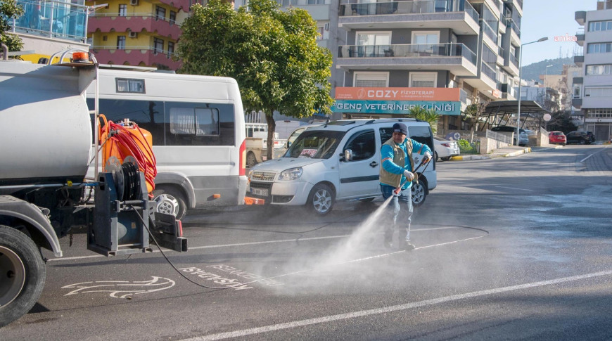 Kuşadası Belediyesi'nin başlattığı temizlik seferberliği devam ediyor 