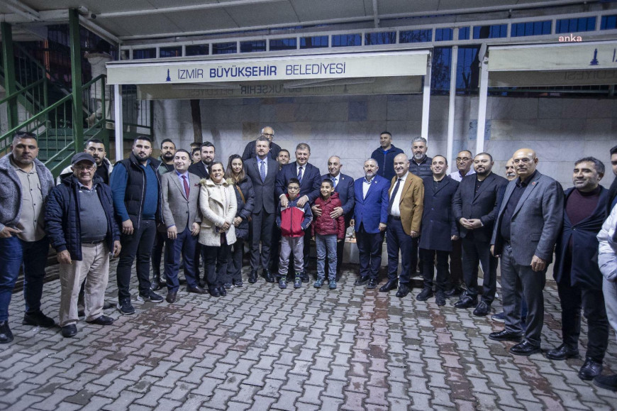 İzmir Büyükşehir Belediye Başkanı Tugay, Buca Cemevi’nde Hızır Orucu iftar programına katıldı