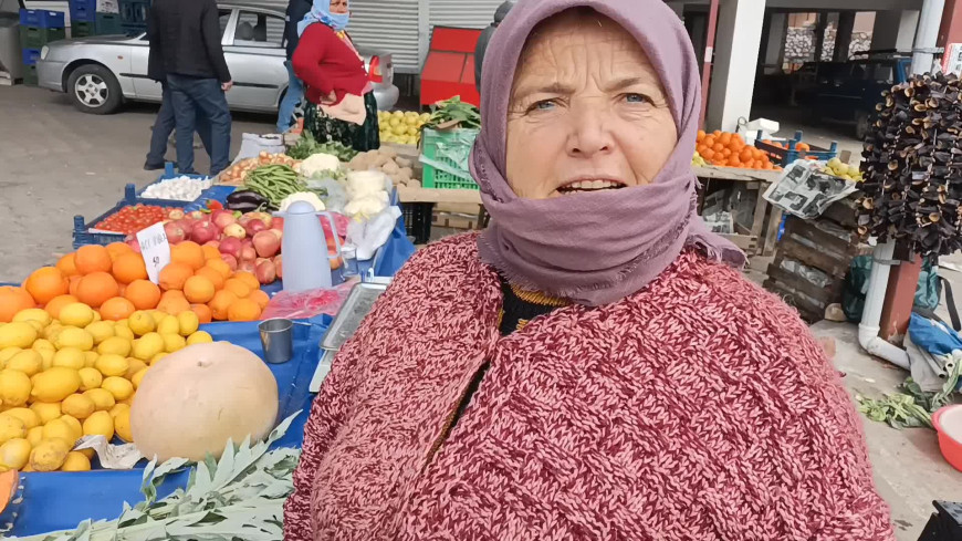 Aydınlı pazarcı: "Her hafta pazara çıkıyoruz ama soğukta karşılığını alamıyoruz"