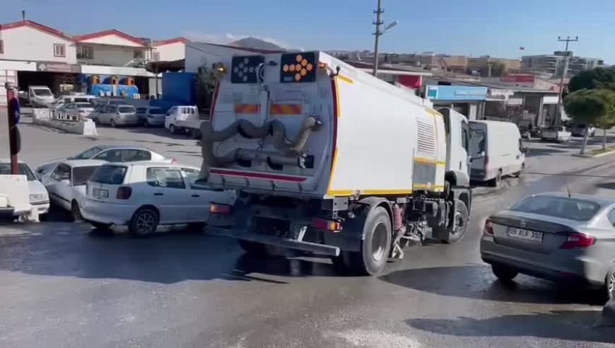 Kuşadası Belediyesi’nden Sanayi Sitesi’nde temizlik çalışması