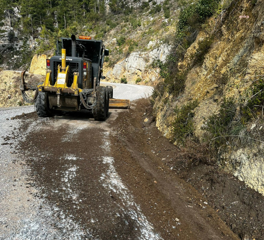 Antalya Büyükşehir Belediyesi ekiplerinden Alanya yollarında çalışma