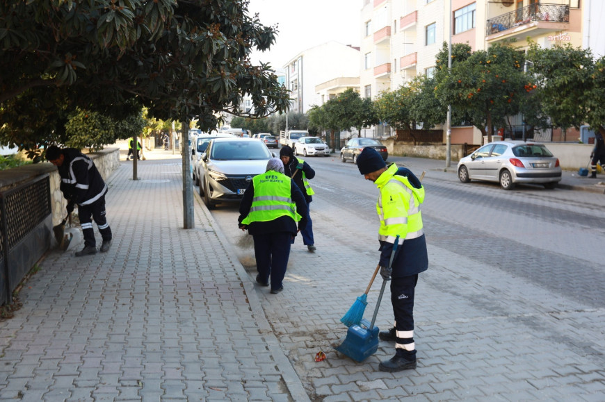 Efes Selçuk sokaklarında temizlik harekâtı