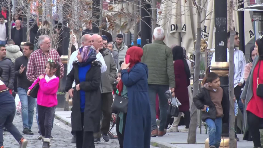 Diyarbakırlı emeklilerden ramazan mesajı: “Zaten biz 12 ay boyunca oruç tutuyoruz”