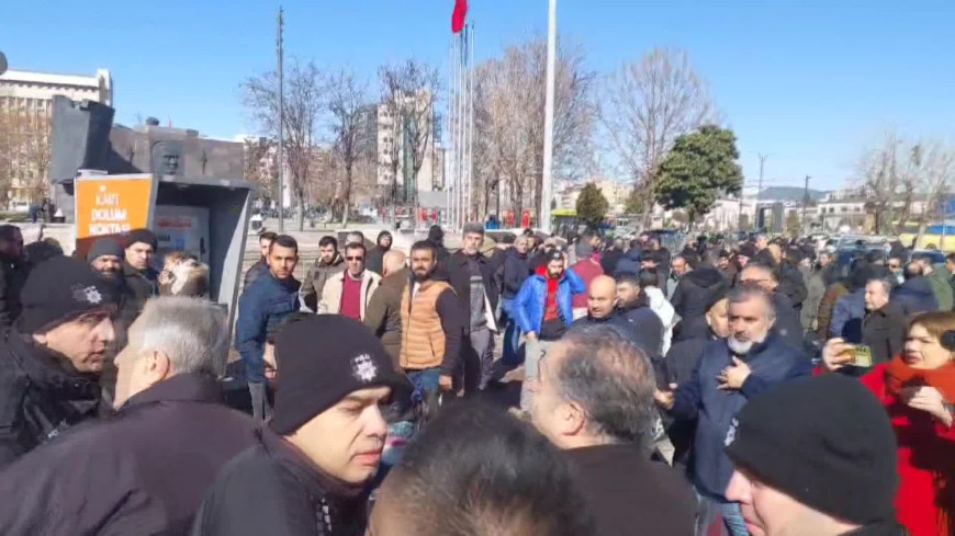 Gaziantep'te Valiliğin eylem yasağı kararı sonrası işçilerin yapacağı açıklamaya polis müdahale etti