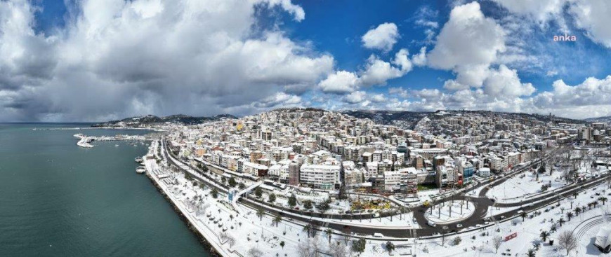 Karadeniz Ereğli'de kar yağışı... Belediye Başkanı Posbıyık: "Ereğli halkının zorluk çekmemesi için belediye seferber olmuş vaziyette"