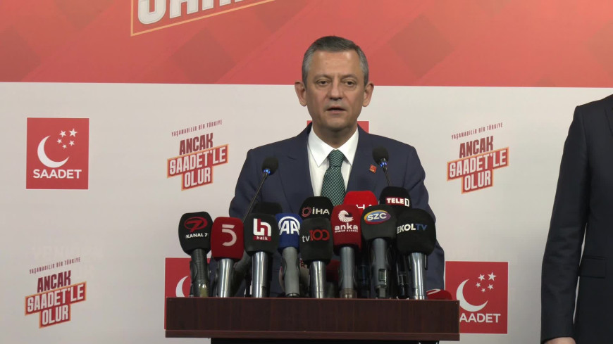 Özgür Özel, Saadet Partisi'ni ziyaret etti... Özel'den, Erdoğan'a: "En sonunda kimi tehlikeli görüyorsa kapatacak. Buna teslim olmamak için özel bir sürecin içerisindeyiz"