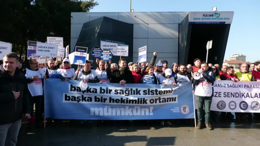 TTB’nin İstanbul’dan Ankara’ya yaptığı “Beyaz Yürüyüş” Gebze’de: “Sağlık sistemi çöktü. Yeni bir sistem, başka bir hekimlik ortamı mümkün diyoruz”