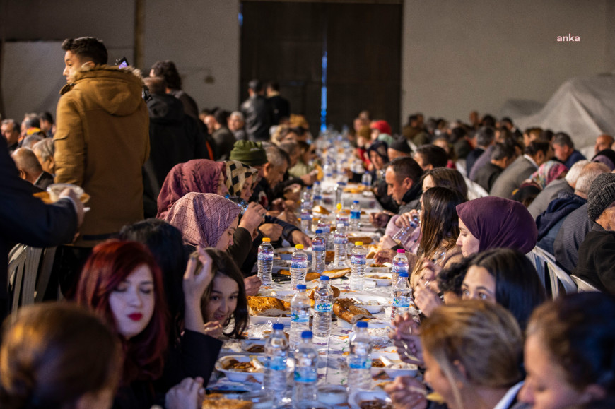 İzmir Büyükşehir Belediyesi'nden 30 ilçede iftar sofrası