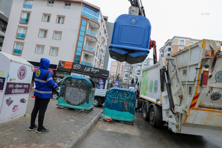 Buca Belediyesi çöp konteynerlerini yeniliyor