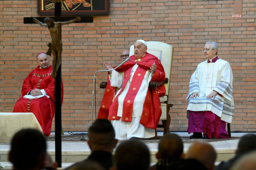 Hastaneye yatırılan Papa Francis’in her iki akciğerinde de zatürre tespit edildi