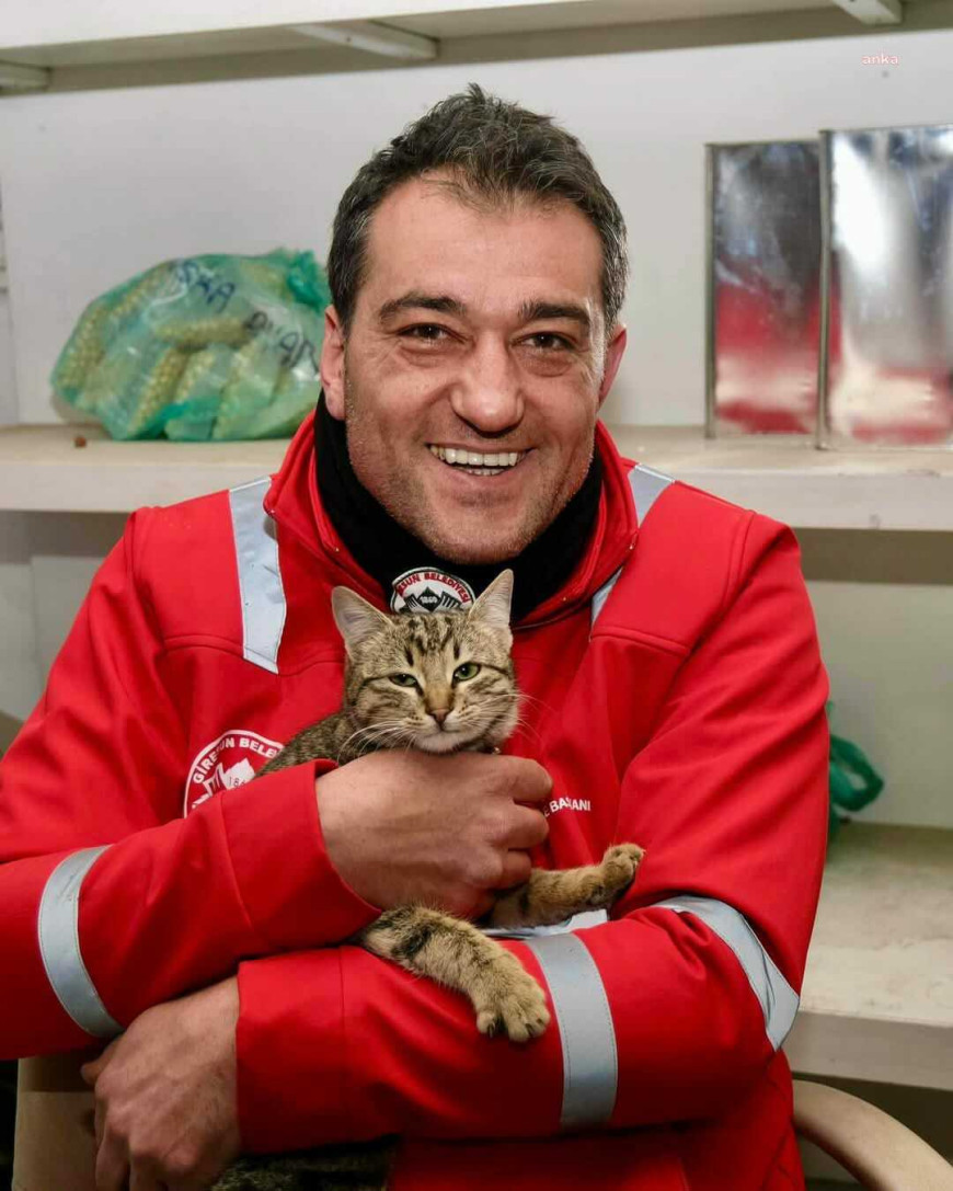 Giresun Belediye Başkanı Köse: "Kapınızın önüne bir kap mama ve su bırakarak can dostlarımıza yardımcı olabilirsiniz"