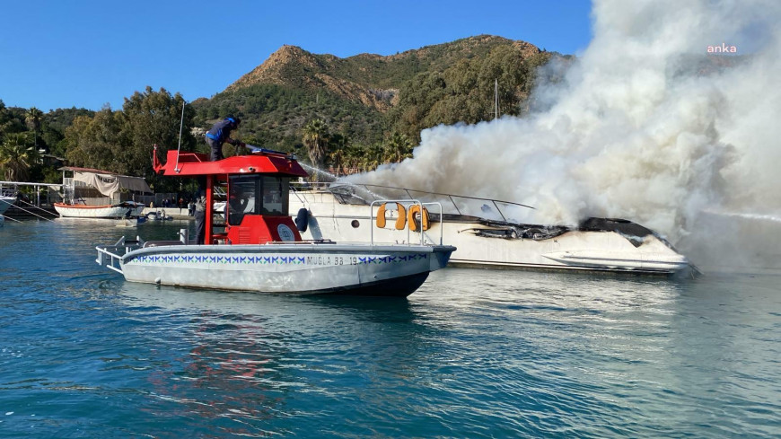 Muğla Büyükşehir Belediyesi'nin acil müdahale teknesinden yat yangınına müdahale