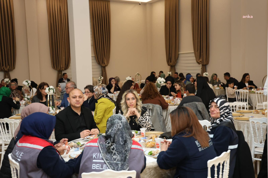 Kırıkkale Belediye Başkanı Ahmet Önal, Kadınlar Günü’nde çalışan kadınlarla iftarda bir araya geldi