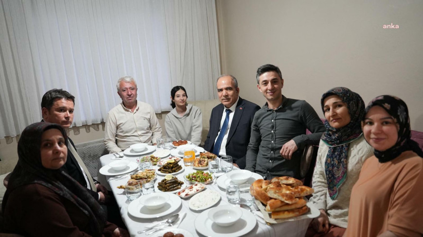 Osmangazi Belediye Başkanı Aydın, Ayaz ailesinin iftar sofrasına konuk oldu