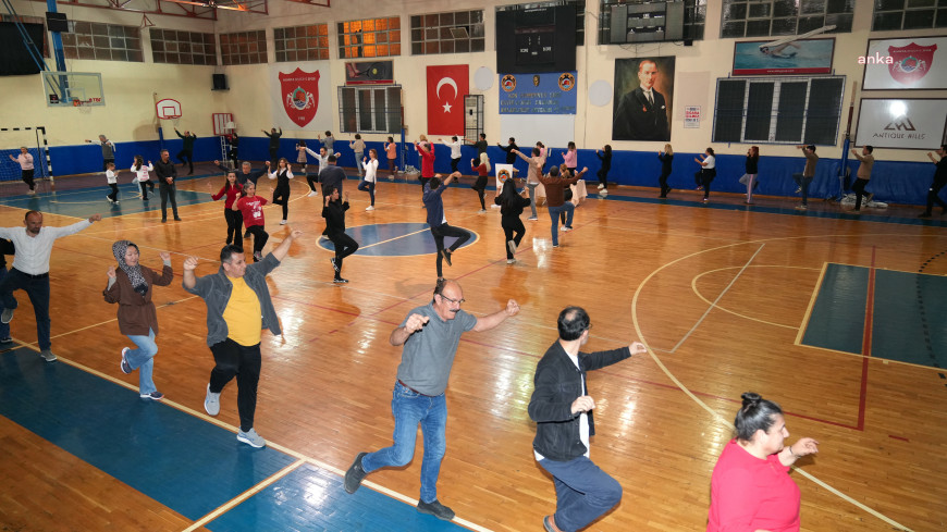 Alanya’da zeybek kurslarının ikinci dönemi, sertifika töreniyle tamamlandı