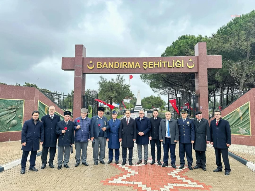 Bandırma'da 18 Mart dolayısıyla çelenk sunma töreni