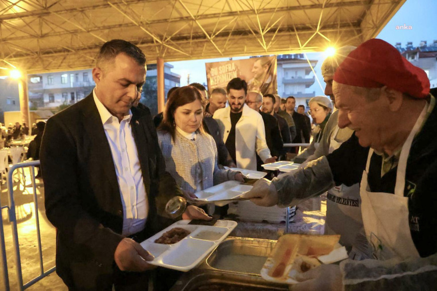 Manavgat Belediyesi, kurduğu iftar çadırları ile vatandaşları bir araya getirmeye devam ediyor