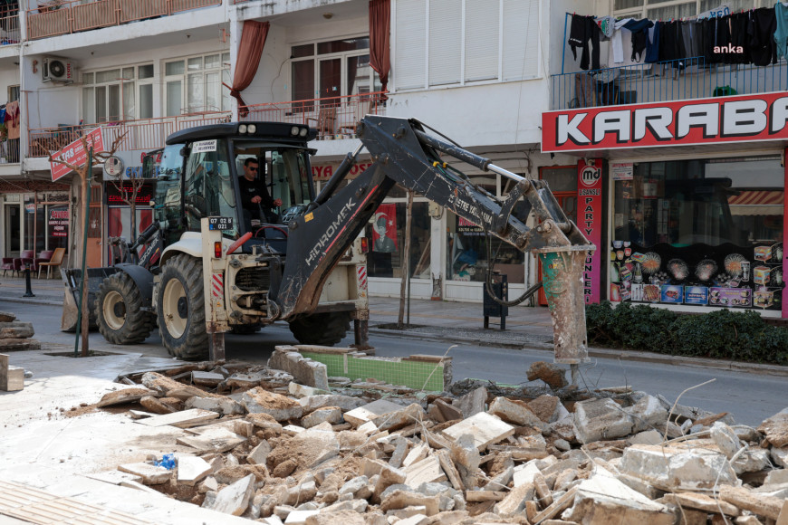 Manavgat Belediyesi’nden Fevzipaşa ve Atatürk caddelerinde yenileme çalışması