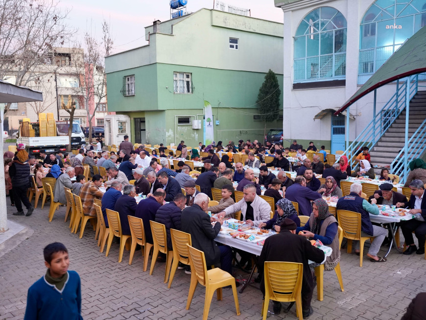 Şehitkamil Belediye Başkanı Yılmaz 29 Ekim Mahallesi’ndeki iftara katıldı