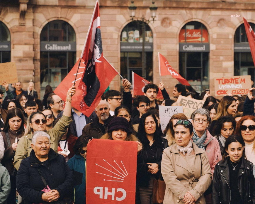 Strasbourg’da binlerce kişi Ekrem İmamoğlu için demokrasi yürüyüşü yaptı