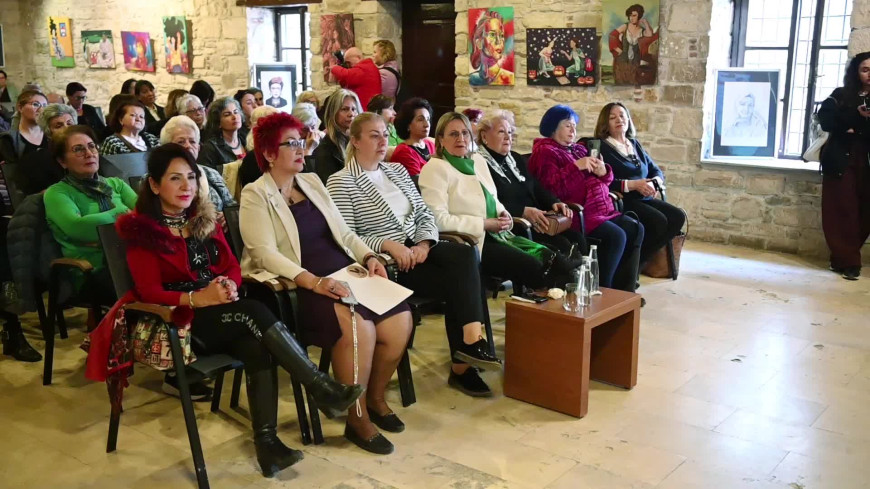 Kuşadası'nda kadınlara şiddetin türleri ve yakın savunma teknikleri anlatıldı