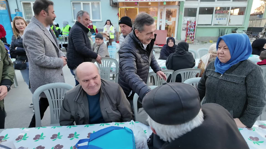  Tepebaşı Belediye Başkanı Ataç, düzenlenen iftar programında vatandaşlarla buluştu 