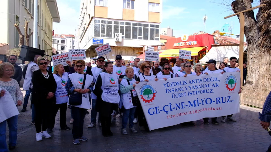 Eskişehir’de emekliler bayram ikramiyesini protesto etti: “Emeklilerin insanca yaşam hakları yok mu?”