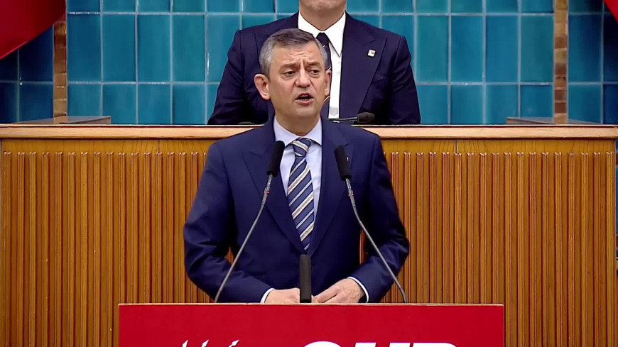 CHP grup toplantısı... Özgür Özel: Gökçek dönemine dair 97 büyük yolsuzluk dosyasının kapağını açan, hesabını soran var mı? Yolsuzluk dosyaları üzerinden bir kelime konuşan var mı"