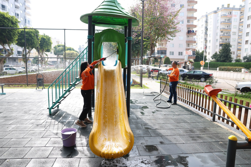 Mezitli Belediyesi'nden kapsamlı bayram temizliği 