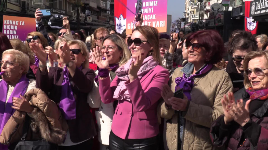 Konak Belediye Başkanı Mutlu, kadınlarla bir araya geldi: “Hakkımız için mücadelemizden bir adım bile geri gitmeyeceğiz”