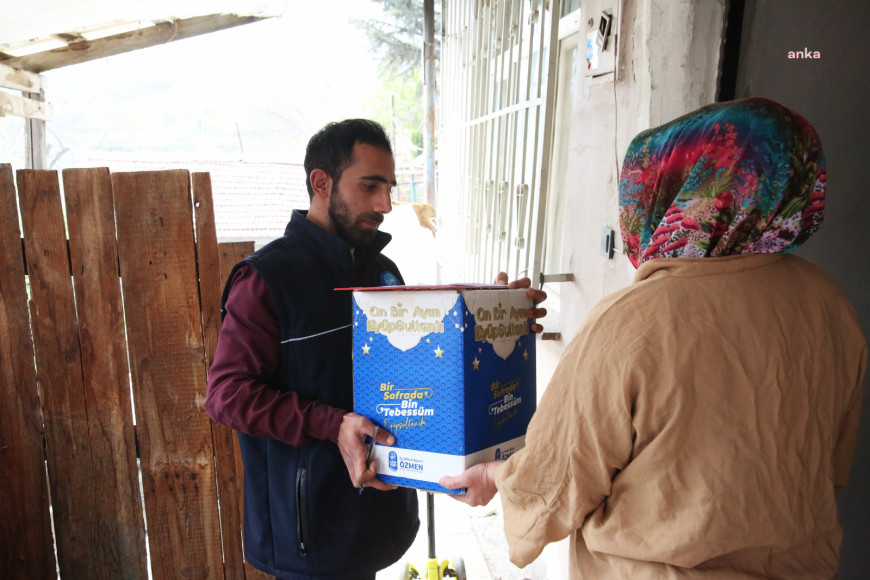 Eyüpsultan Belediyesi'nden  3 bin haneye gıda kolisi desteği 