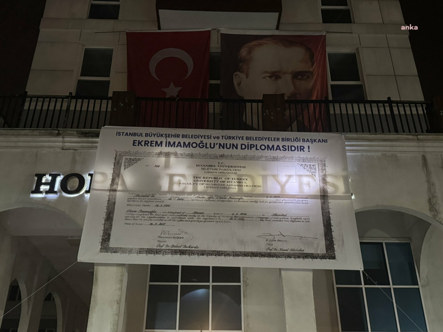 Hopa Belediyesi, İmamoğlu'nun diplomasını belediye binasına astı: Hukuksuzluğu kabul etmiyoruz!