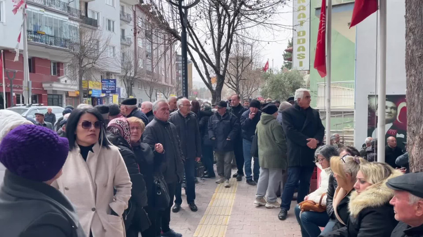 CHP'den yurt çapında protesto... CHP Burdur İl Başkanı Kadir Koç: “Ülkeyi rehin almaya çalışanlara sesleniyoruz: Sandıktan kaçmayın! Mertçe mücadele edin!”