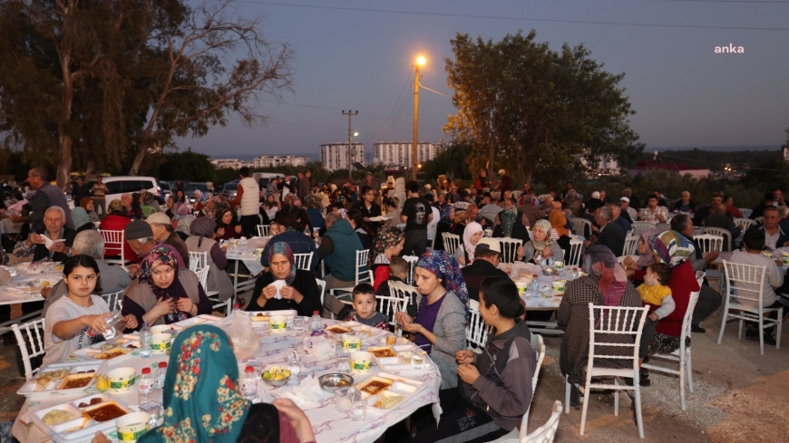 Silifke Belediye Başkanı Turgut, Atakent Mahallesi'ndeki iftara katıldı