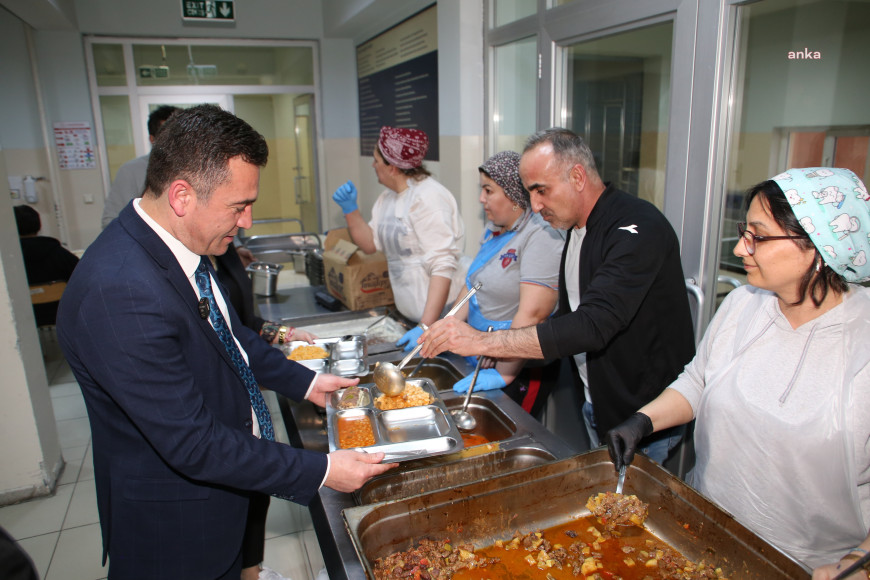 Sivrihisar Belediye Başkanı Dökmeci, öğrencilerle iftar programında buluştu