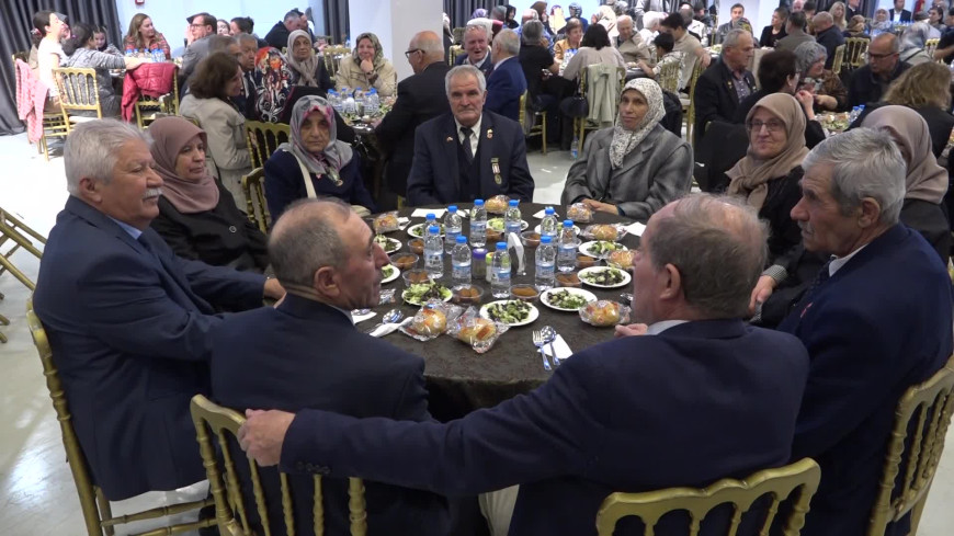 Tepebaşı Belediye Başkanı Ahmet Ataç, şehit yakınları ve gazilerle iftarda bir araya geldi