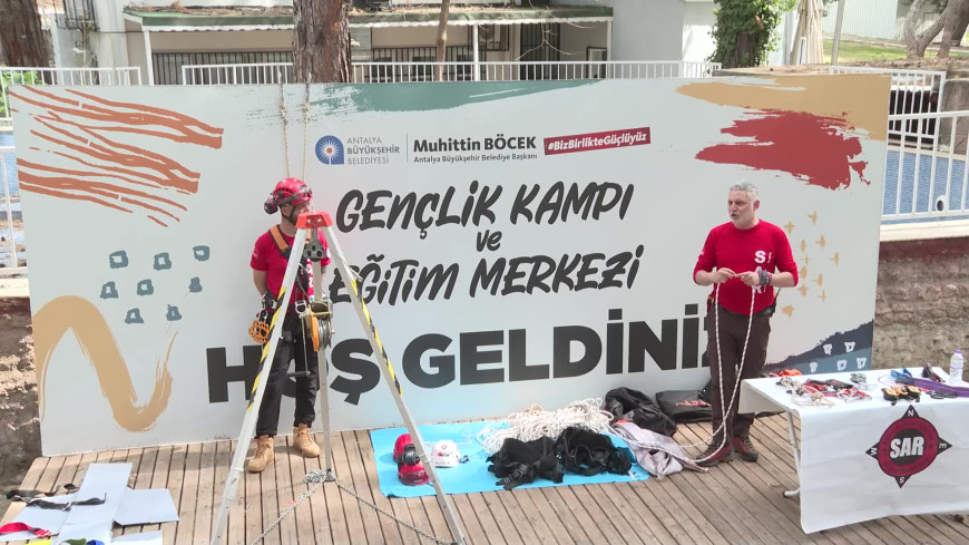 Antalya Büyükşehir Belediyesi Gençlik Kampı'nda arama kurtarma eğitimi