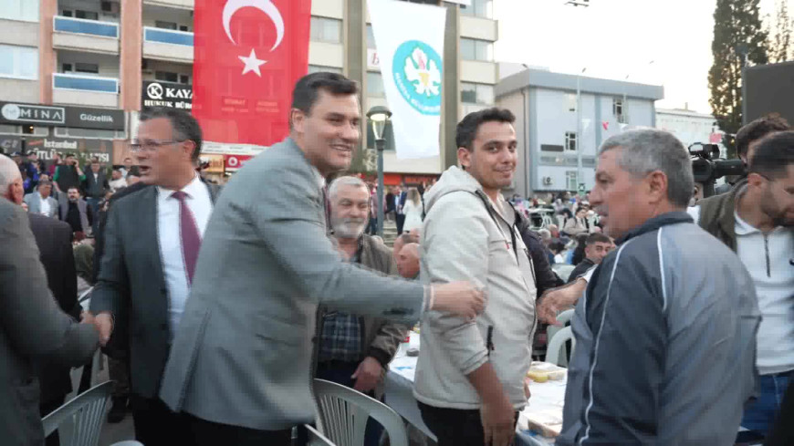 Manisa Büyükşehir Belediyesi’nden Alaşehir’de iftar sofrası